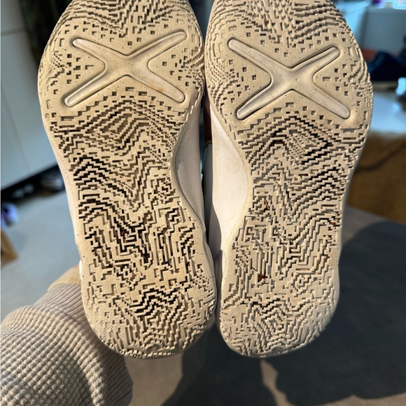 Size 13 girls Nike runners. - Picture 4 of 4